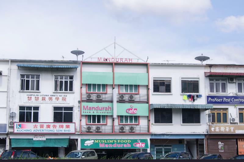OYO 836 Mandurah Room&Cafe Kuching Bagian luar foto