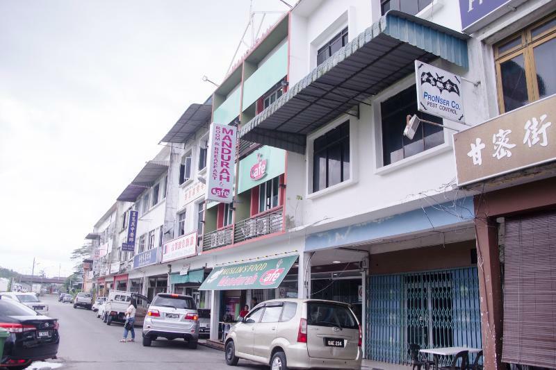 OYO 836 Mandurah Room&Cafe Kuching Bagian luar foto