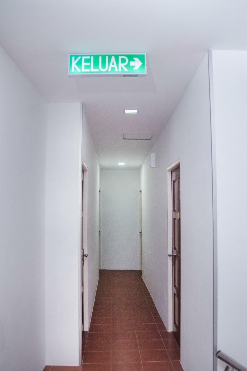 OYO 836 Mandurah Room&Cafe Kuching Bagian luar foto