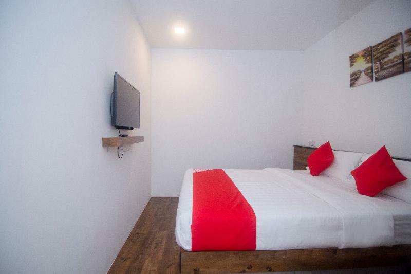 OYO 836 Mandurah Room&Cafe Kuching Bagian luar foto