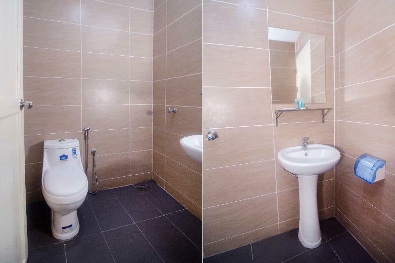 OYO 836 Mandurah Room&Cafe Kuching Bagian luar foto