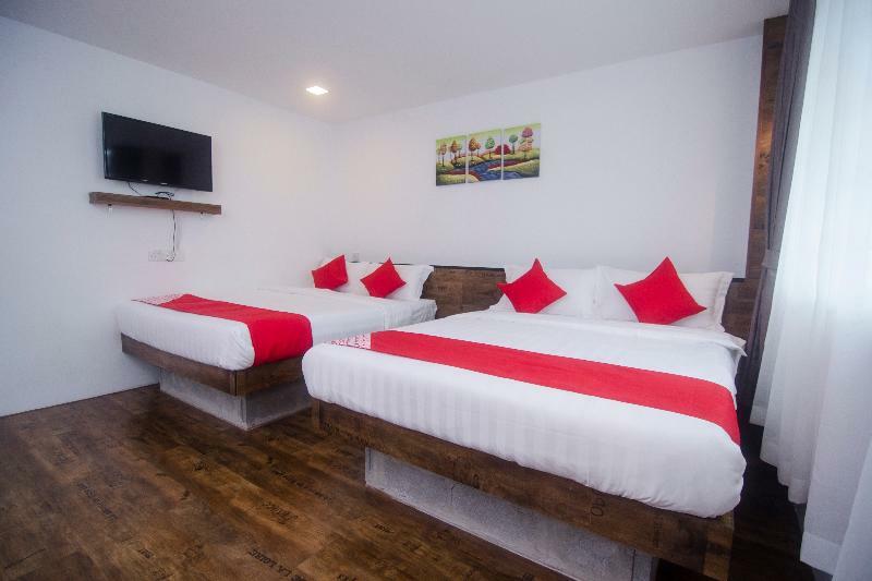 OYO 836 Mandurah Room&Cafe Kuching Bagian luar foto