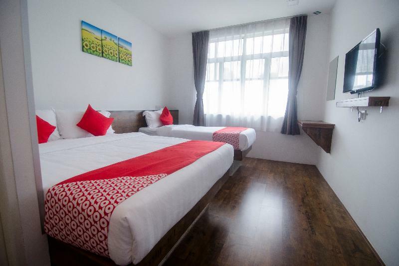 OYO 836 Mandurah Room&Cafe Kuching Bagian luar foto