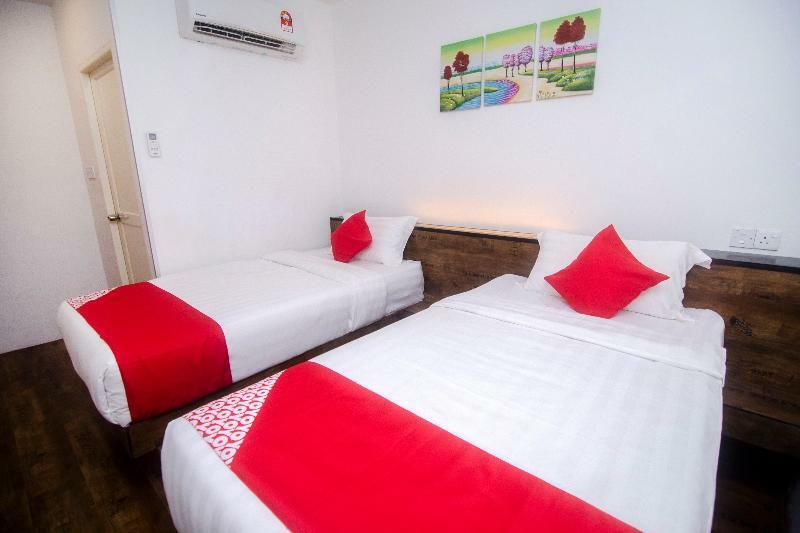 OYO 836 Mandurah Room&Cafe Kuching Bagian luar foto