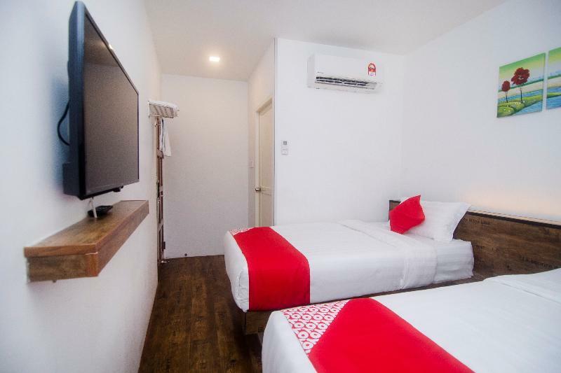 OYO 836 Mandurah Room&Cafe Kuching Bagian luar foto