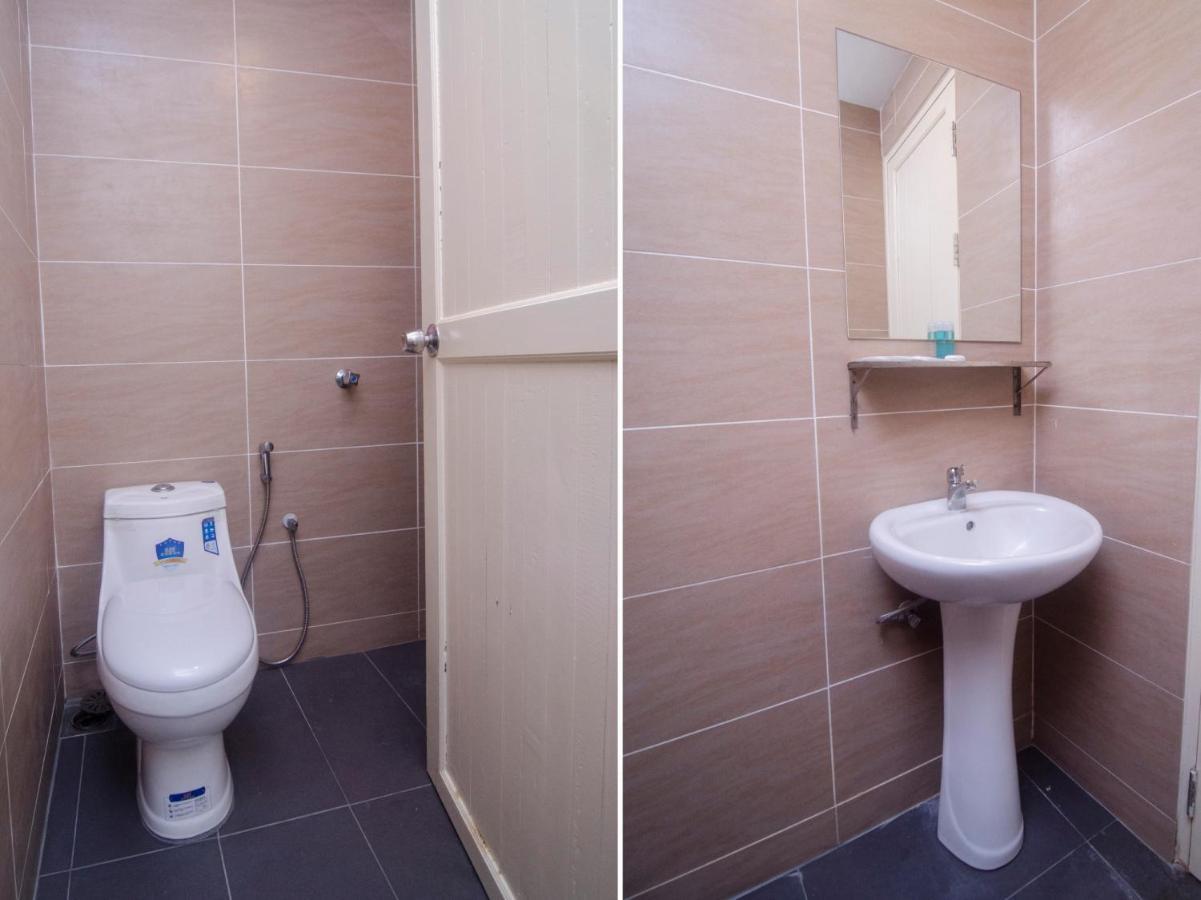OYO 836 Mandurah Room&Cafe Kuching Bagian luar foto