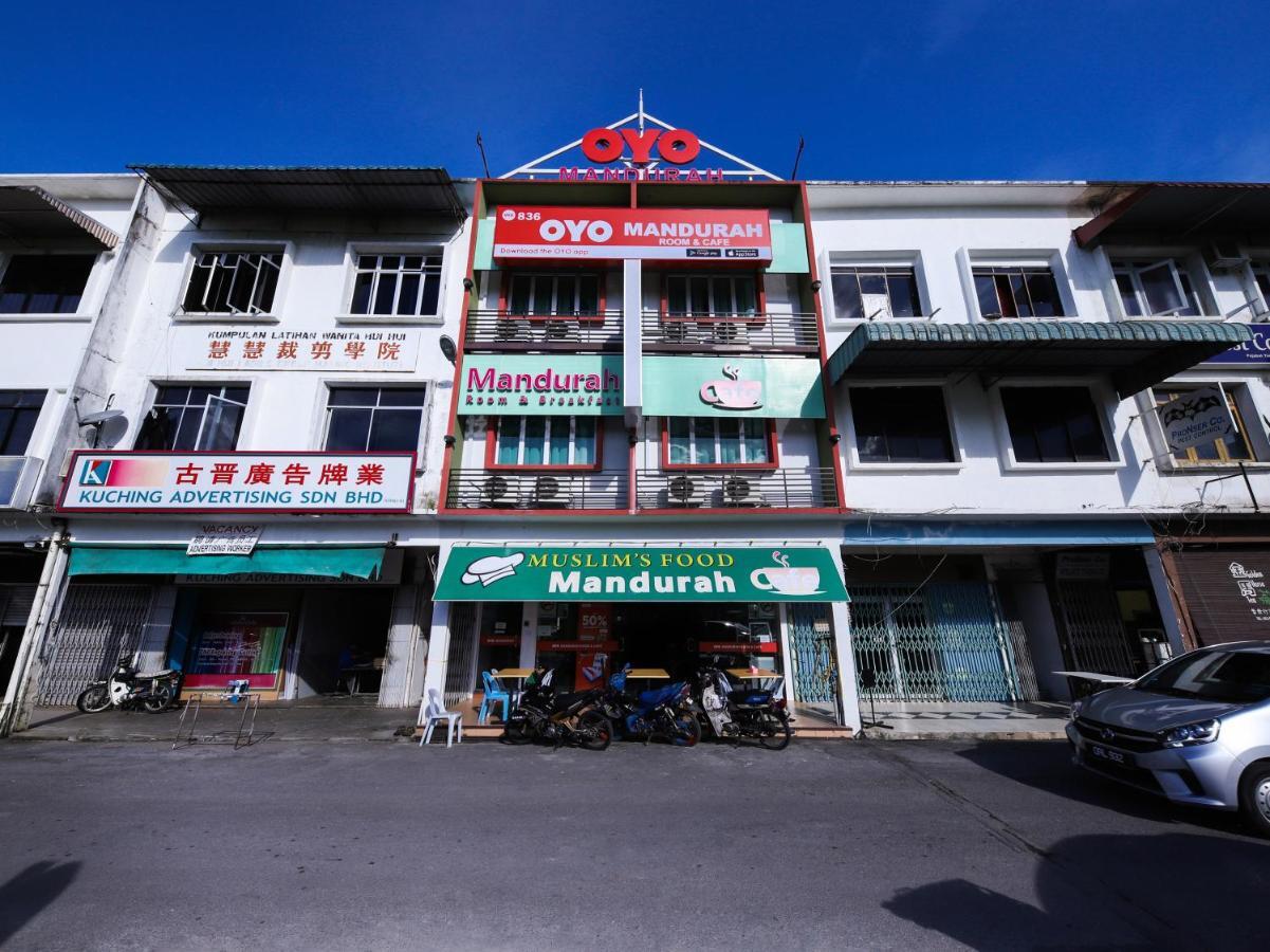 OYO 836 Mandurah Room&Cafe Kuching Bagian luar foto