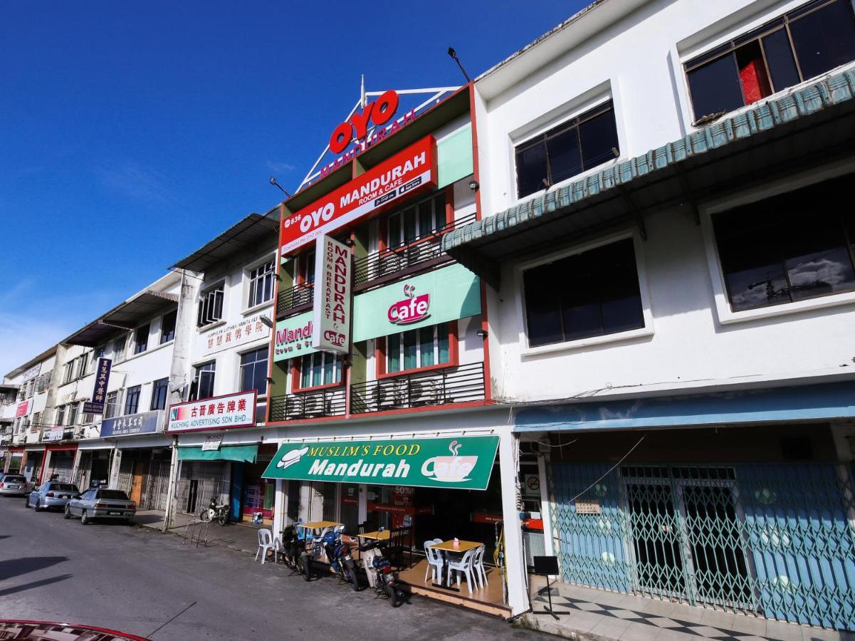 OYO 836 Mandurah Room&Cafe Kuching Bagian luar foto