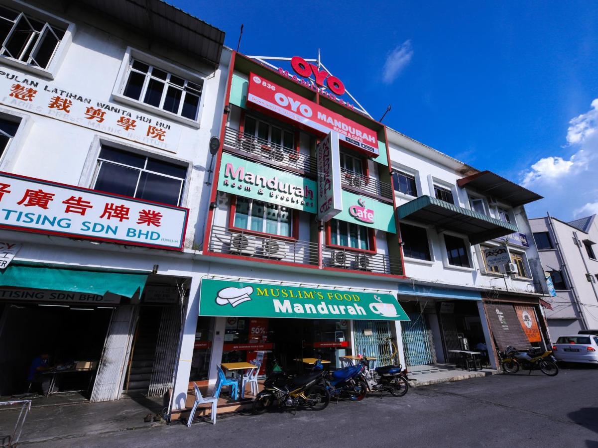 OYO 836 Mandurah Room&Cafe Kuching Bagian luar foto